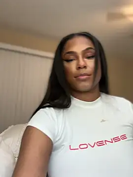 CandyLuxxxx webcam