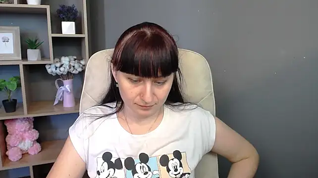 NinaFlawlees webcam