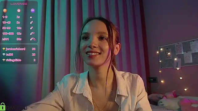 Adria_Arjona webcam