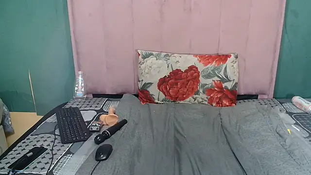 HotSweatyPussyX webcam