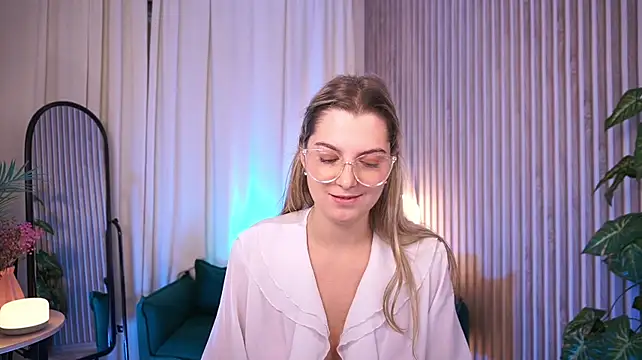 LucreciaStorm live cam on StripChat