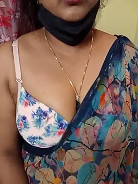LouleyRani_ live cam on StripChat