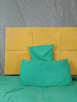 HugeTitisxx webcam