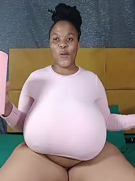 HugeTitisxx live cam on StripChat