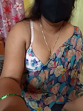 LouleyRani_ webcam