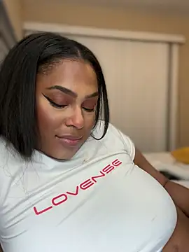 CandyLuxxxx webcam