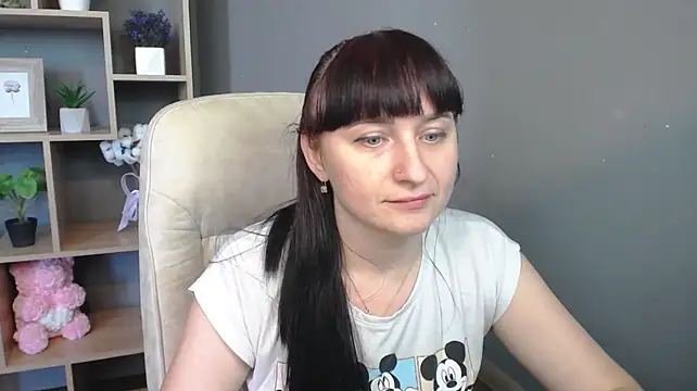 NinaFlawlees webcam