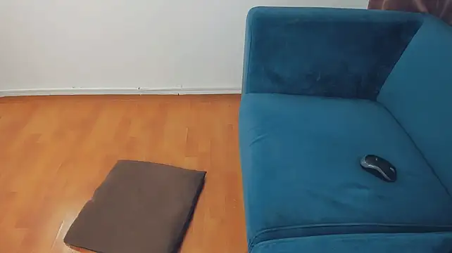 BrilliantGirll live cam on StripChat