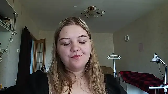 TypicalWoman webcam