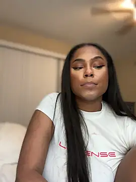 CandyLuxxxx webcam