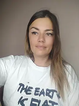 KrissSexi live cam on StripChat