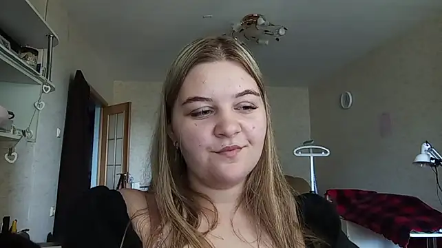 TypicalWoman webcam