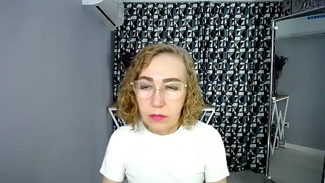 queen_a_n_i webcam