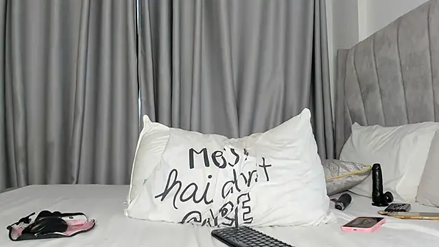 thee_sexy_goddess live cam on StripChat