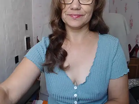 KittyyLaBeauty live cam on StripChat