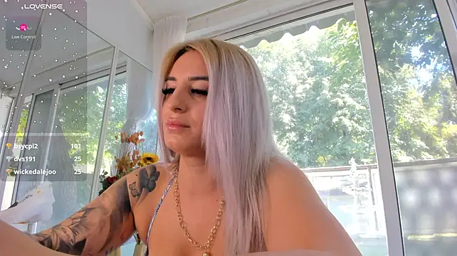 Ella_Vee webcam