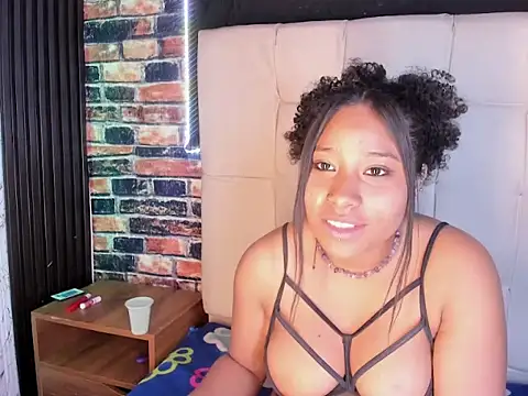 mayajones303av webcam