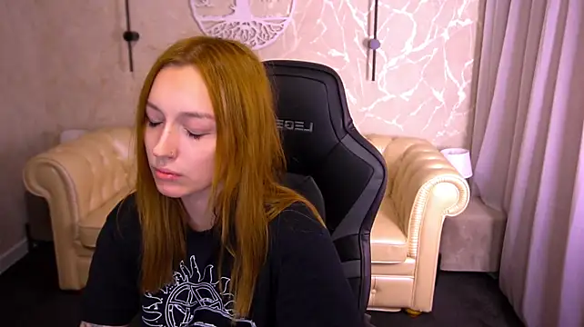 LizzaMoonn webcam