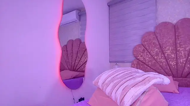 mia_colls webcam