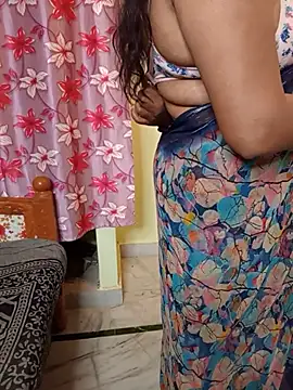 LouleyRani_ webcam