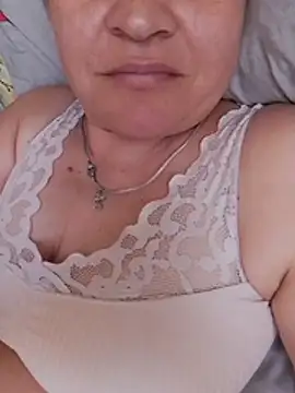 LittleFlower777 live cam on StripChat