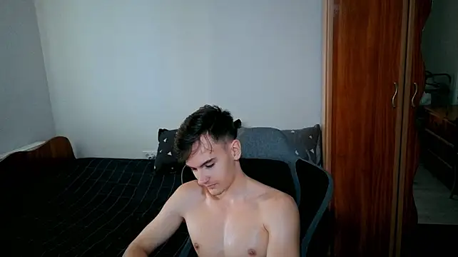 bradyflint (M twink) - CUM SHOW ! OiL on body ! Flex !