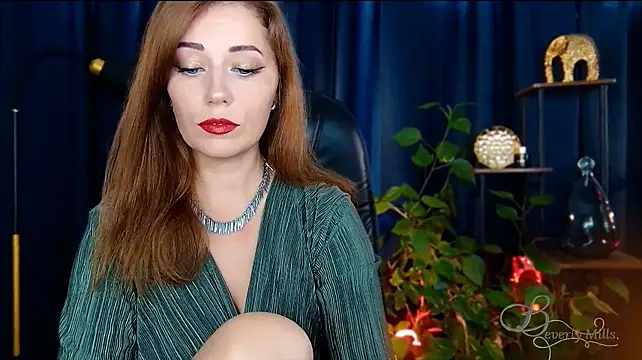 MissBeverlyMills live cam on StripChat