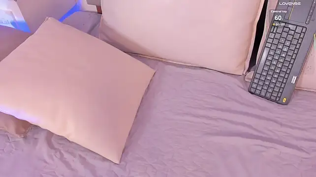 Elliot_Walker webcam