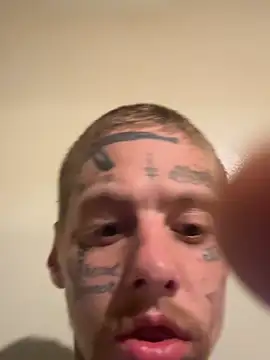 tattedupguy live cam on StripChat