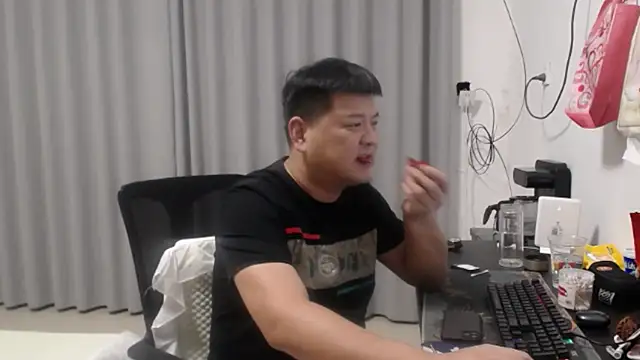 zhang1118 webcam