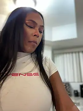 CandyLuxxxx webcam
