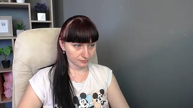 NinaFlawlees webcam