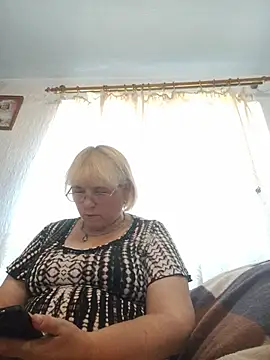 Elena_Beautiful784 live cam on StripChat