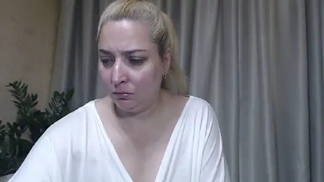 sweetpussy13 live cam on StripChat