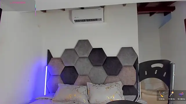 Latrellx7 live cam on StripChat