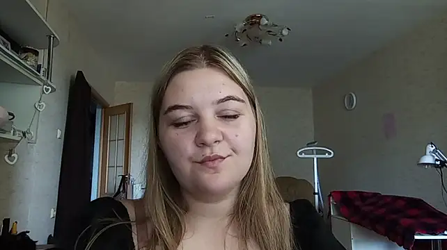 TypicalWoman webcam