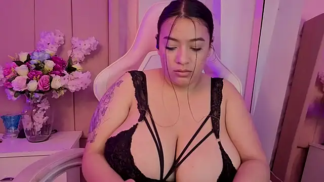 MollyBigBoobs12 webcam
