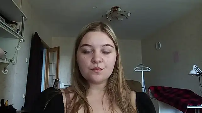 TypicalWoman webcam
