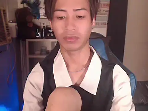 yukino23 (Ask my age) - no one likes me cause im ugly :(