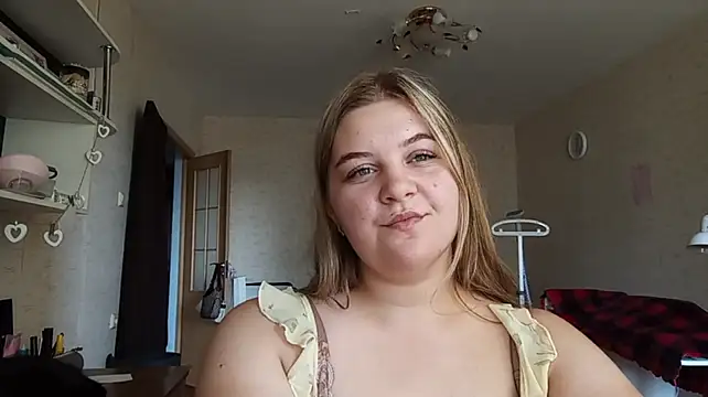 TypicalWoman webcam