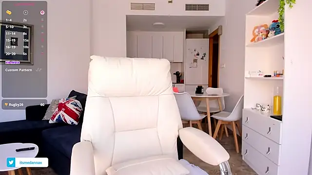 ItsmeDannax webcam