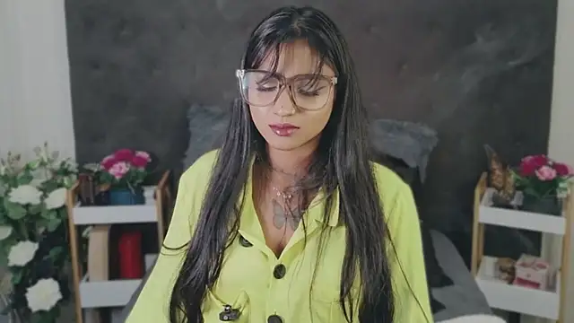 Delilah_Blazee webcam