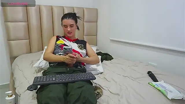 Phiamat_ live cam on StripChat