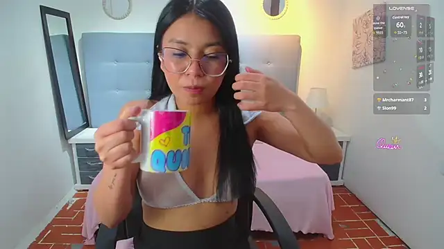 Mitsuri_Smith live cam on StripChat