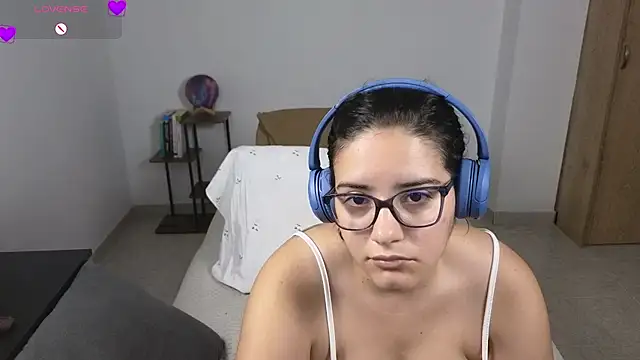 blue__moon_ live cam on StripChat