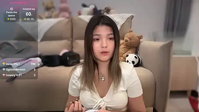 c-xuxu150 live cam on StripChat
