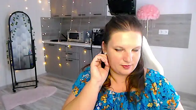 MilaLluna live cam on StripChat