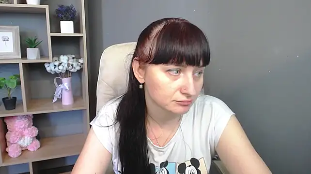 NinaFlawlees live cam on StripChat
