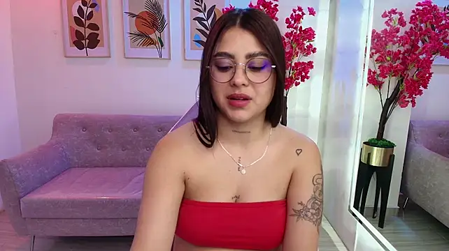 Julie_vancouver live cam on StripChat