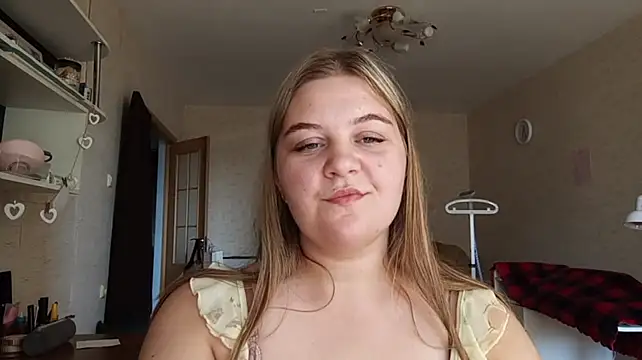 TypicalWoman webcam